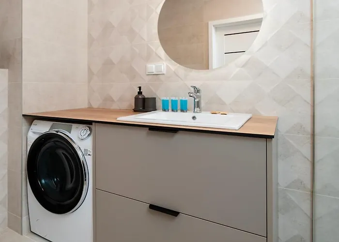 Widzewska Prime By Bookinghost Λοτζ